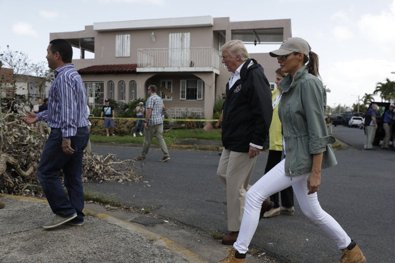 Απίστευτος Τραμπ: Εξήγησε στα θύματα του τυφώνα Μαρία ότι κοστίζουν πολύ ακριβά (βίντεο)